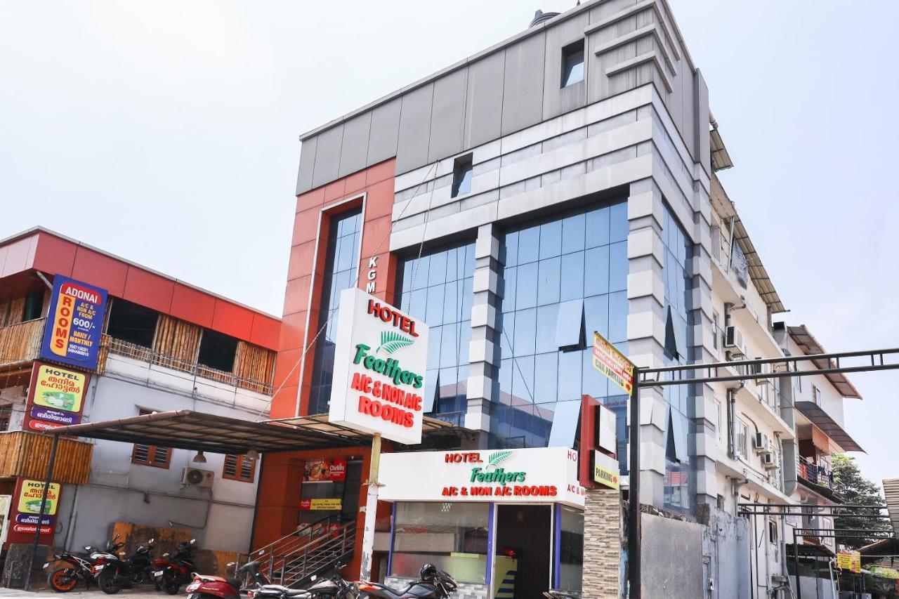 Capital O 71307 Feathers Hotel Kochi Exterior photo
