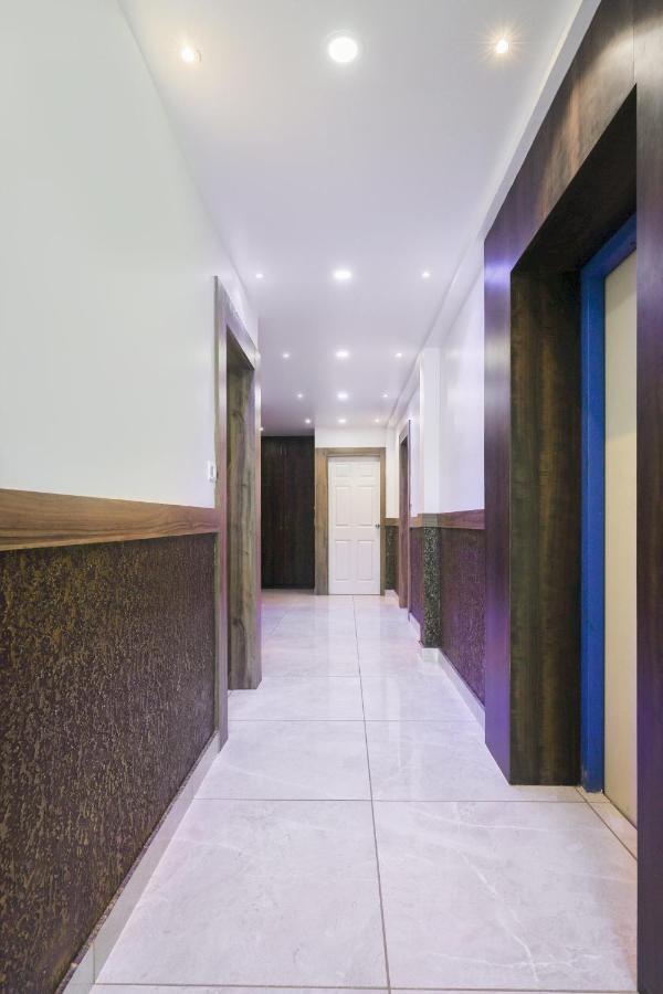 Capital O 71307 Feathers Hotel Kochi Exterior photo