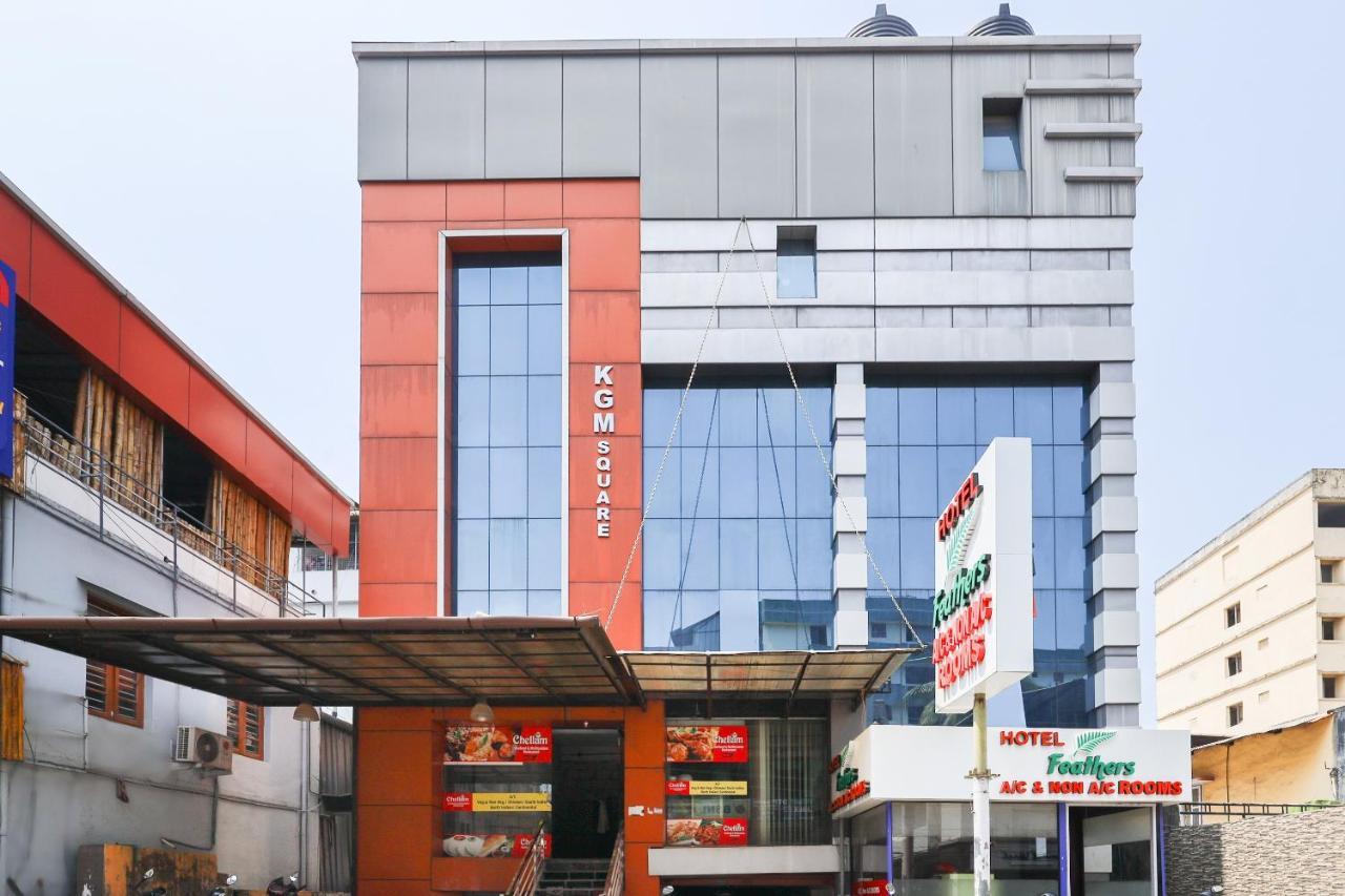 Capital O 71307 Feathers Hotel Kochi Exterior photo